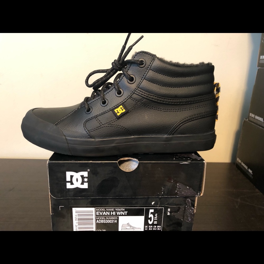 DC Evan Wnt Youth Size 5.5 New in Box